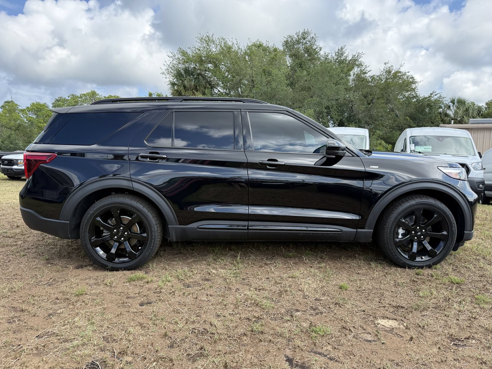 Certified 2023 Ford Explorer ST-Line w/ Class IV Trailer Tow Package RWD image 3