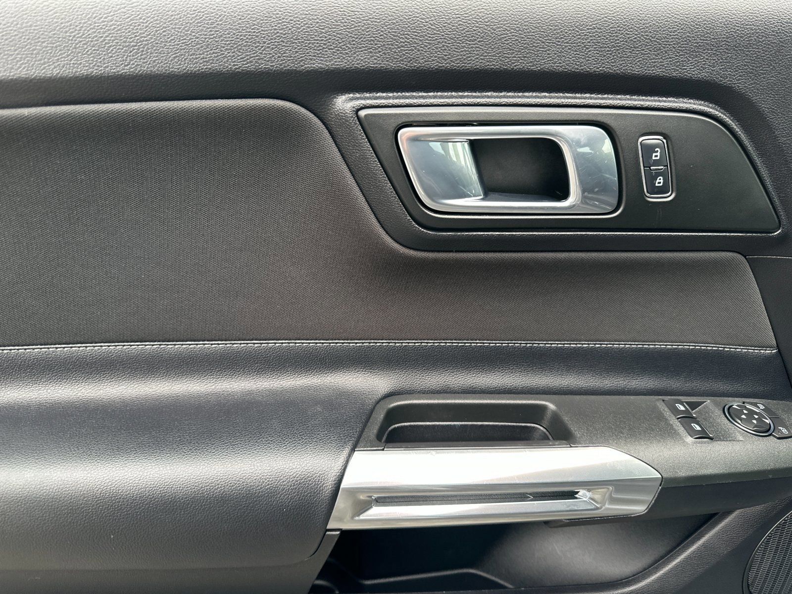 Certified 2018 Ford Mustang GT w/ GT Performance Package image 11