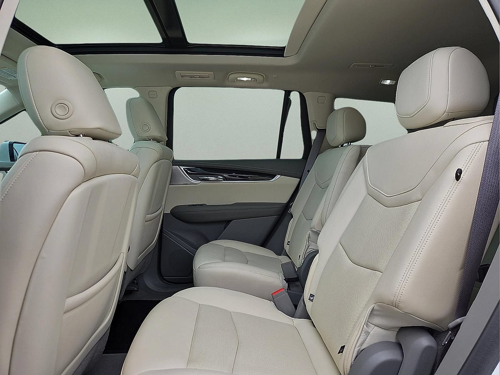 Used 2023 Cadillac XT6 Premium Luxury w/ Technology Package FWD image 11