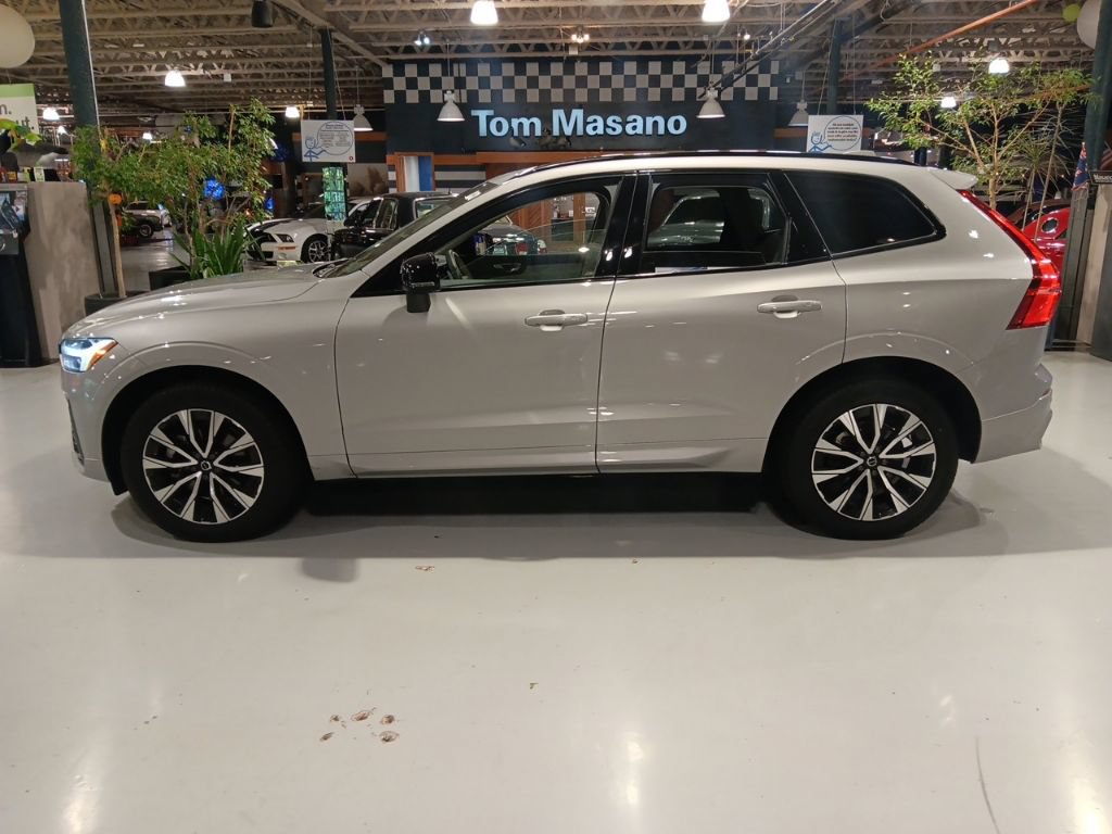 Used 2024 Volvo XC60 B5 Core w/ Protection Package Premier AWD/4WD image 15