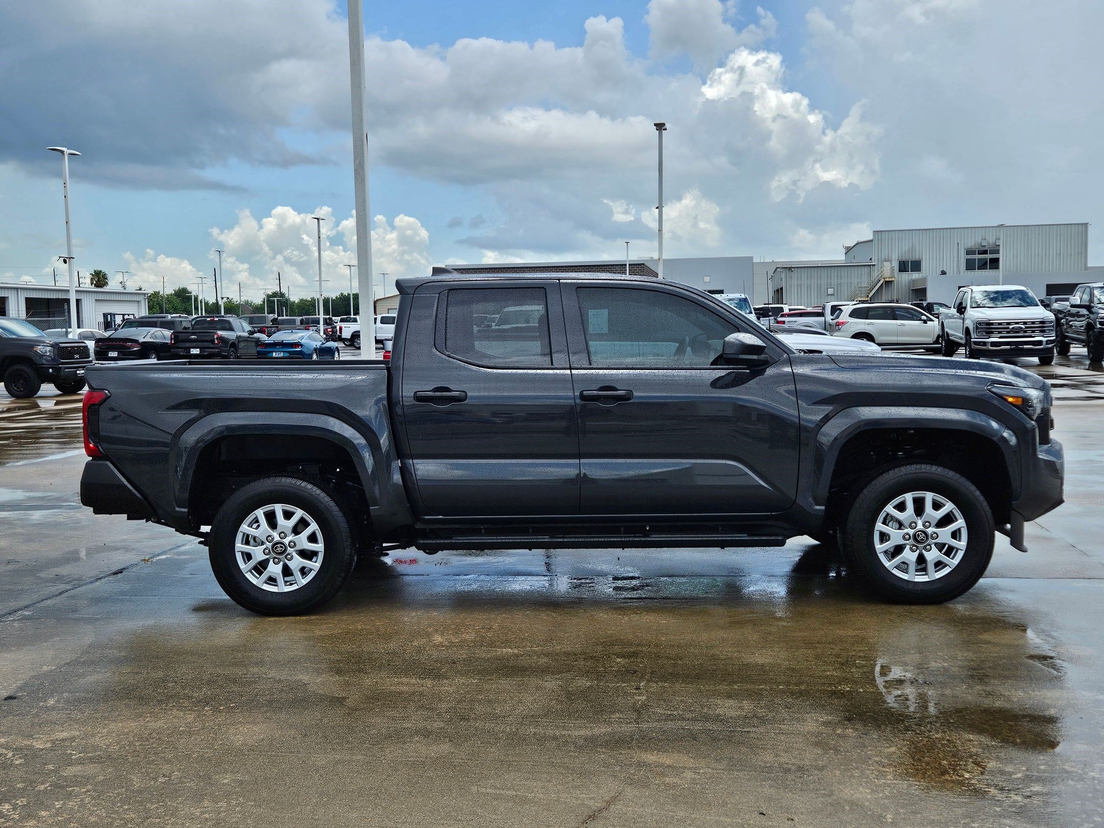 Used 2025 Toyota Tacoma SR AWD/4WD image 2