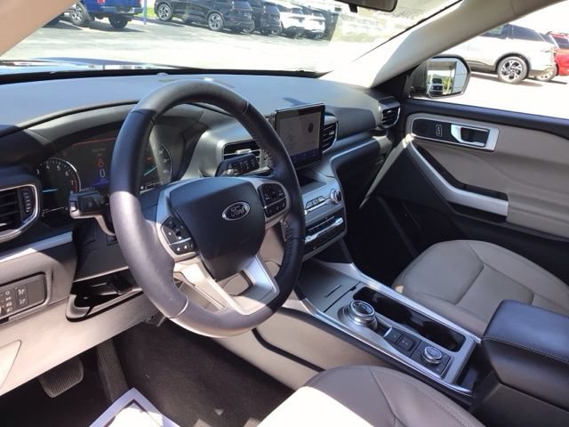 Certified 2022 Ford Explorer XLT w/ Equipment Group 202A AWD/4WD image 8