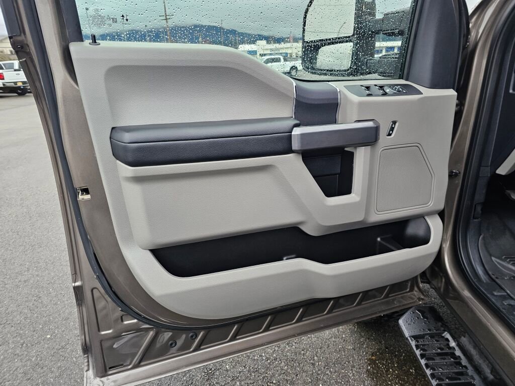 Certified 2022 Ford F250 XLT w/ XLT Value Package image 16