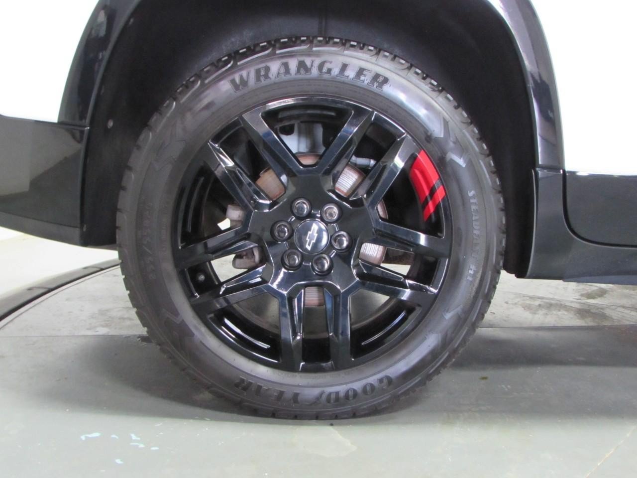 Used 2023 Chevrolet Traverse Premier w/ Redline Edition FWD image 9