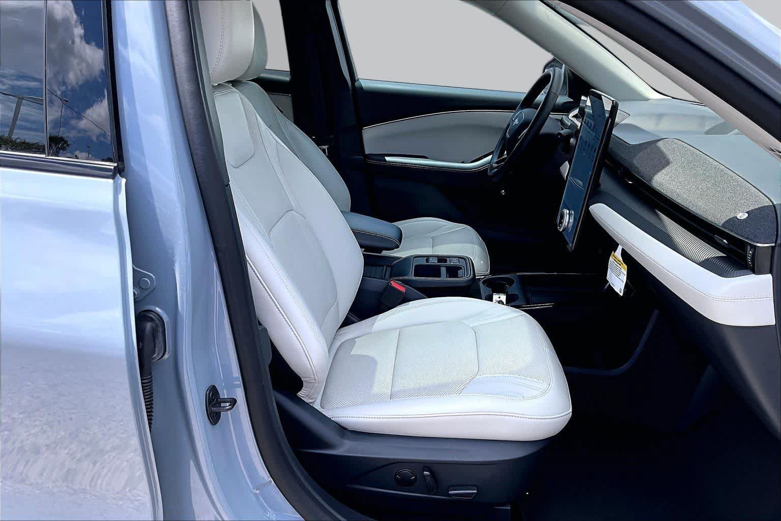 Certified 2025 Ford Mustang Mach-E Premium AWD/4WD image 8