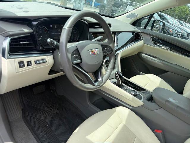 Used 2024 Cadillac XT6 Premium Luxury w/ Technology Package FWD image 9