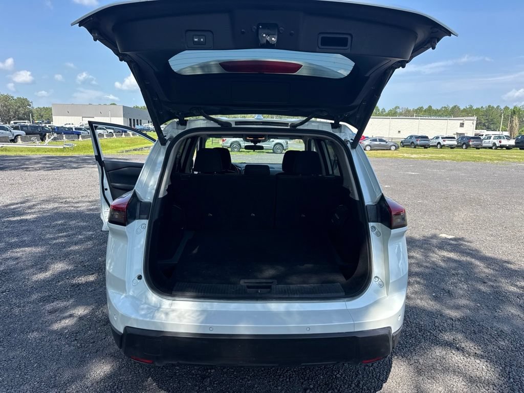 Used 2025 Nissan Rogue SV AWD/4WD image 13
