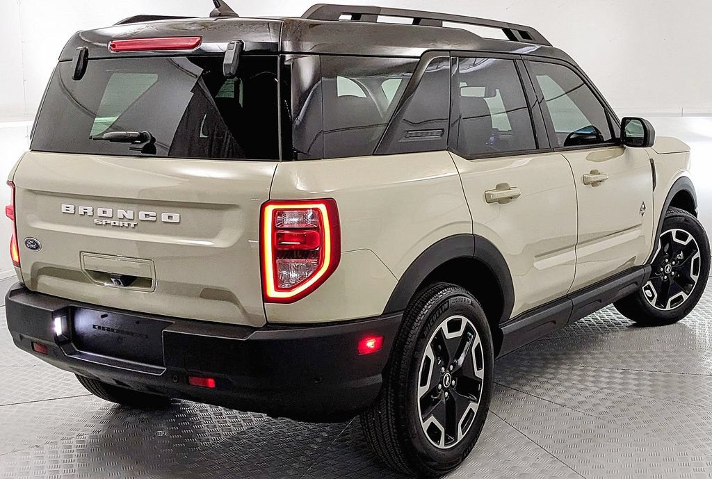 Certified 2024 Ford Bronco Sport Outer Banks AWD/4WD image 3