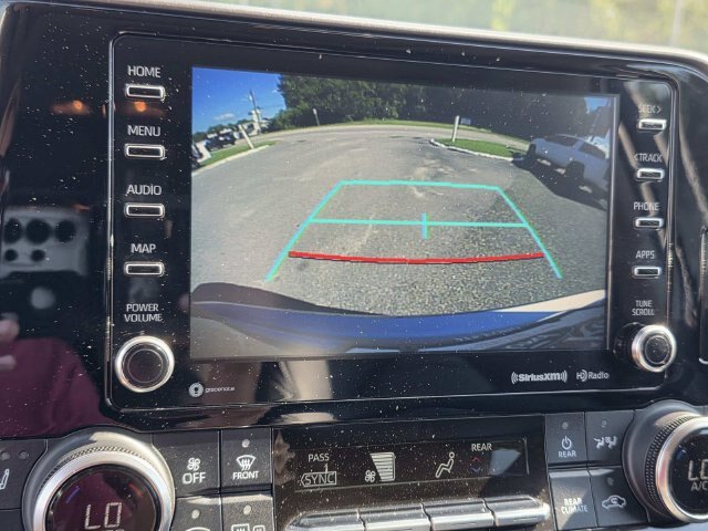 Used 2022 Toyota Highlander XLE FWD image 24