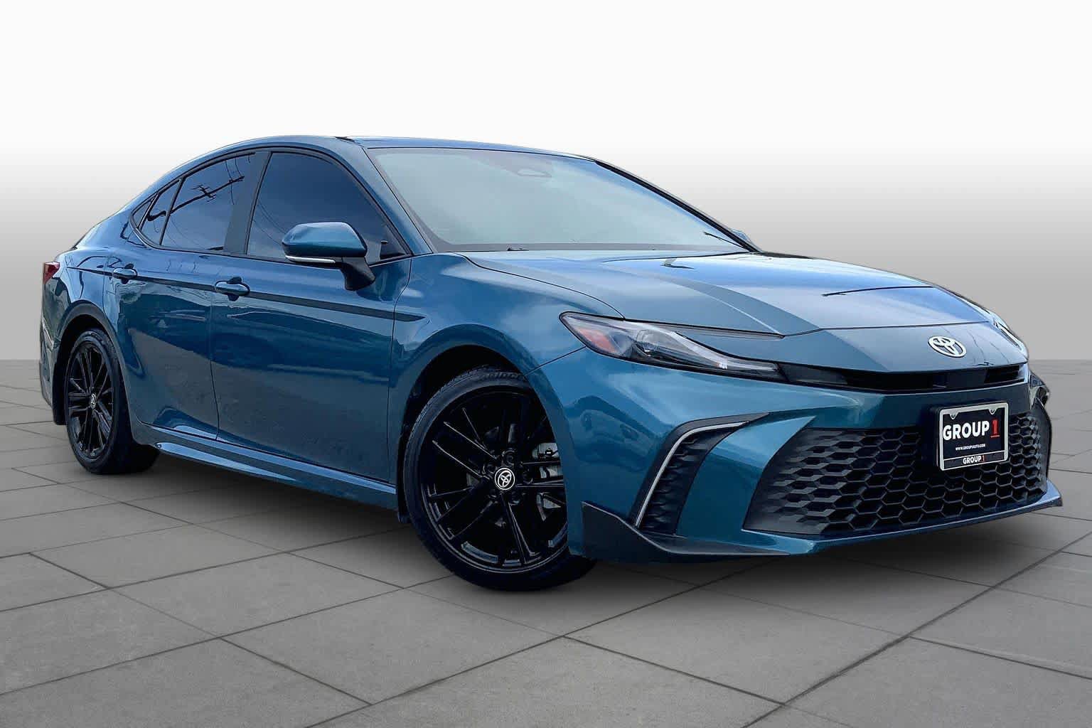 Used 2025 Toyota Camry SE FWD image 3