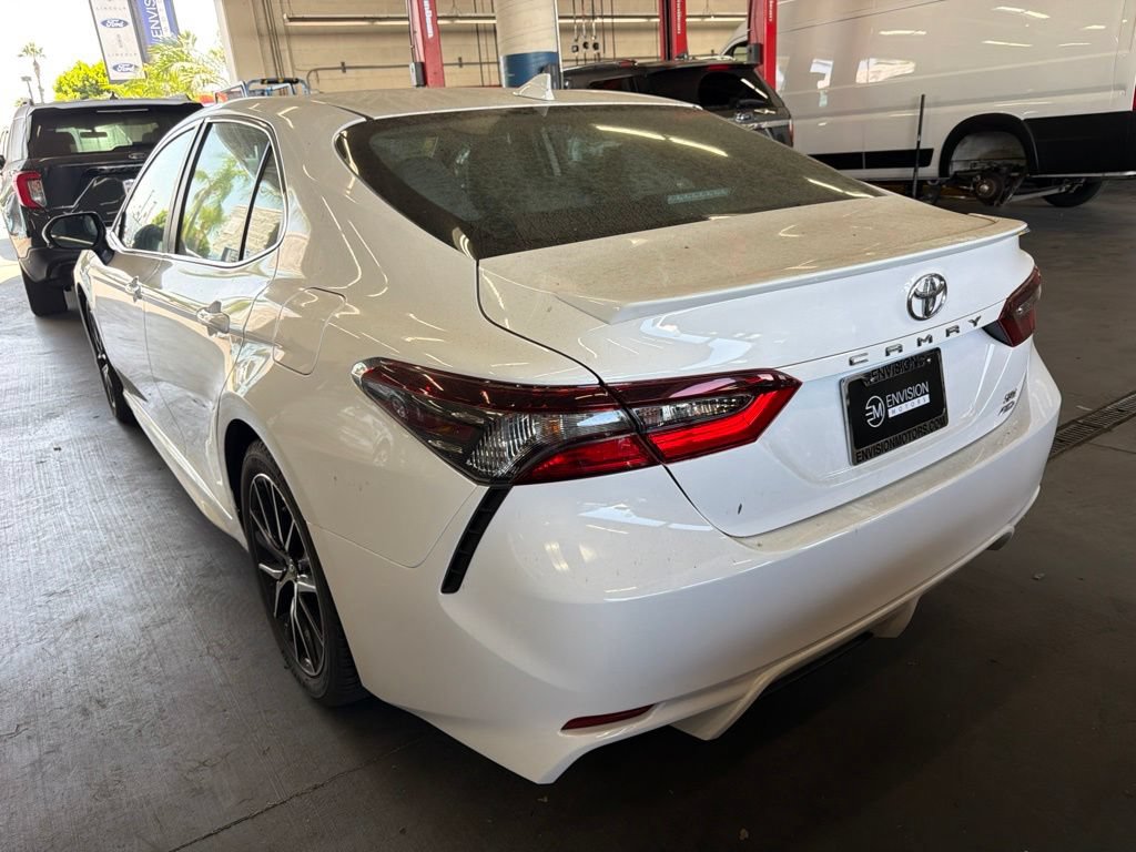 Used 2024 Toyota Camry SE AWD/4WD image 5
