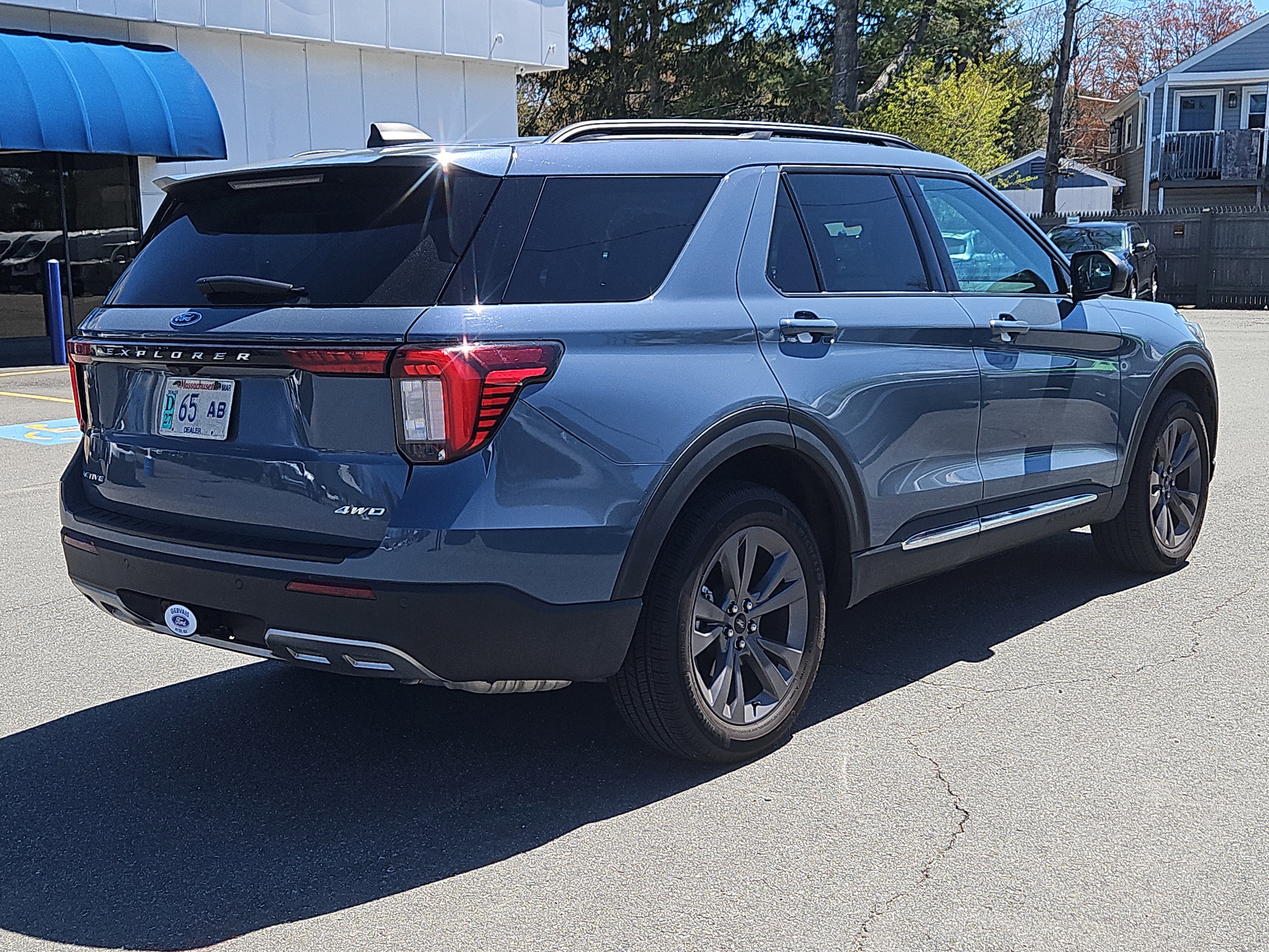 Certified 2025 Ford Explorer Active w/ Active Comfort Package AWD/4WD image 4