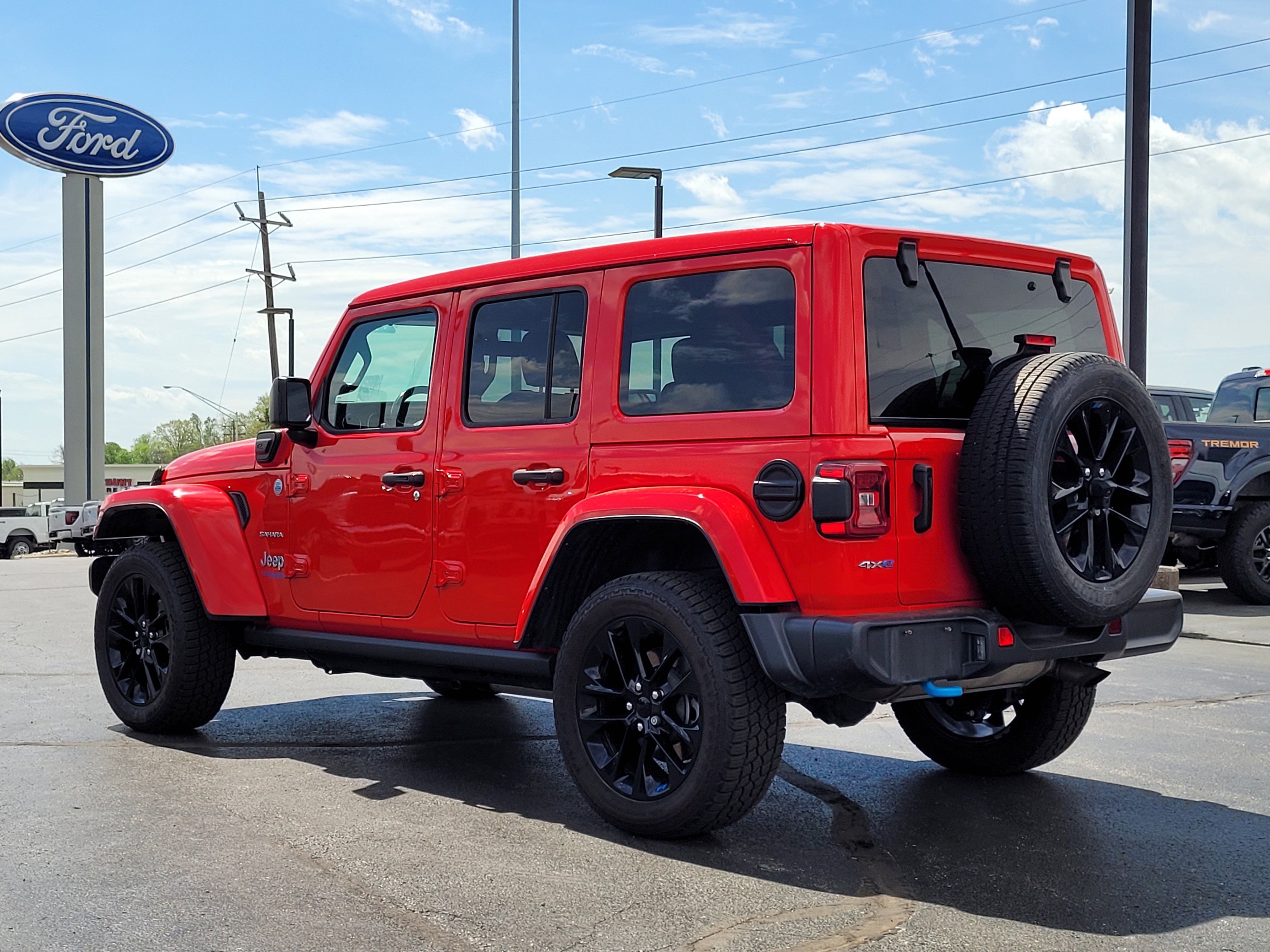 Used 2022 Jeep Wrangler Unlimited Sahara w/ Cold Weather Group AWD/4WD image 6