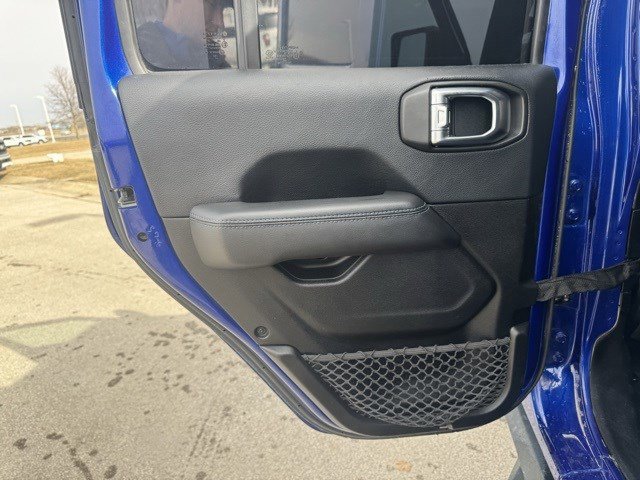 Used 2018 Jeep Wrangler Unlimited Sahara image 25