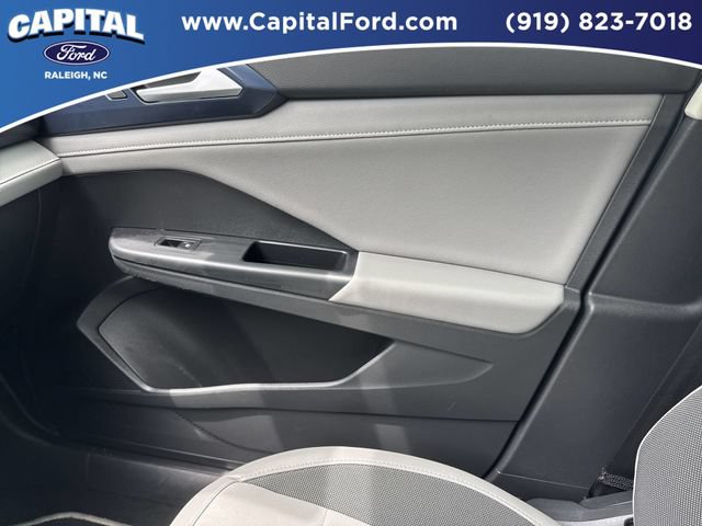 Used 2023 Volkswagen Taos SE w/ Panoramic Sunroof Package AWD/4WD image 29