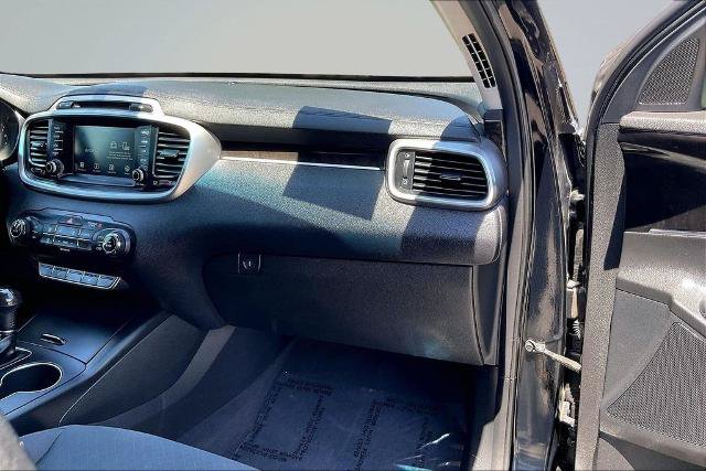 Used 2017 Kia Sorento AWD w/ LX Convenience Package image 17