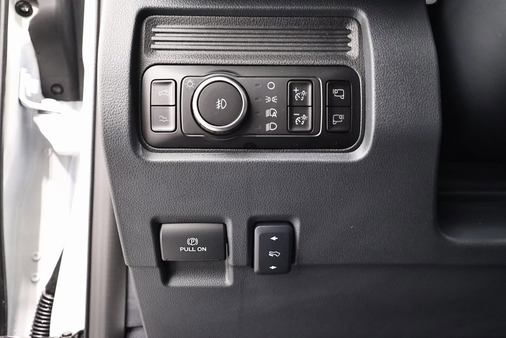 Certified 2025 Ford F450 Platinum w/ FX4 Off-Road Package image 31