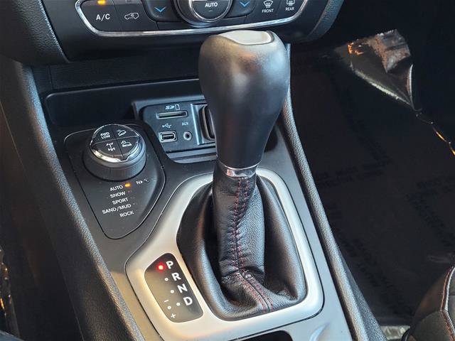 Used 2018 Jeep Cherokee Trailhawk w/ Comfort/Convenience Group AWD/4WD image 25