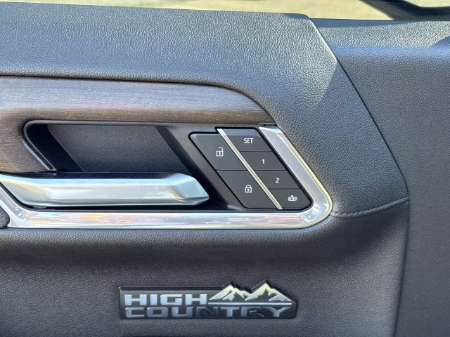 Used 2025 Chevrolet Silverado 1500 High Country AWD/4WD image 26