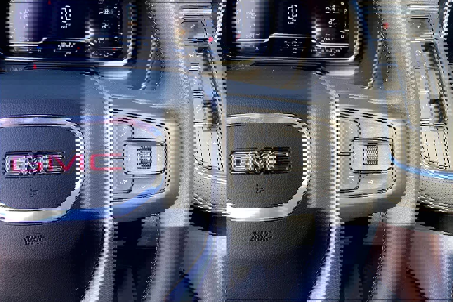 Used 2024 GMC Yukon SLT w/ SLT Premium Package image 25