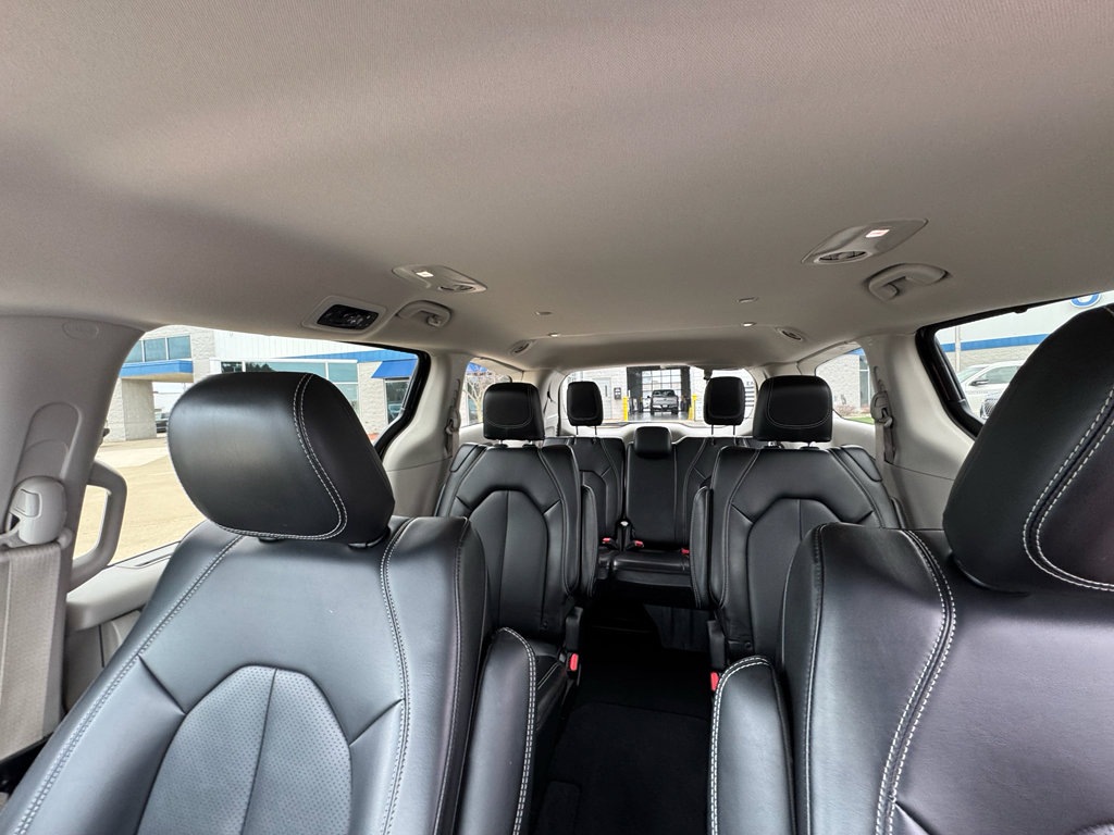Used 2023 Chrysler Pacifica Touring-L FWD image 28