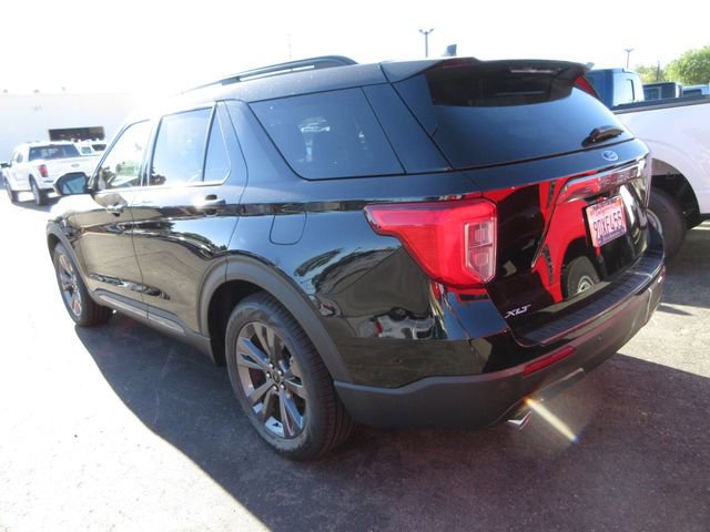 Certified 2022 Ford Explorer XLT w/ Equipment Group 202A image 3