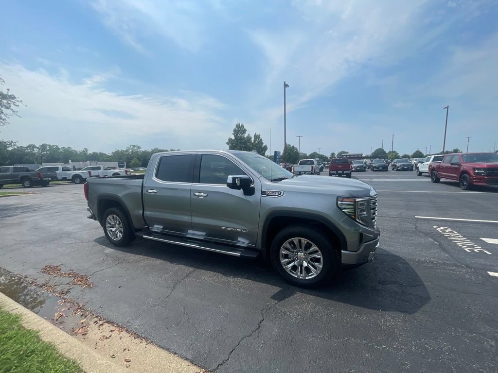 Used 2025 GMC Sierra 1500 Denali w/ Technology Package AWD/4WD image 3