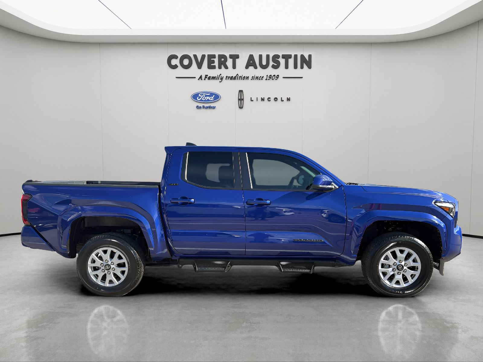 Used 2025 Toyota Tacoma SR5 RWD image 6