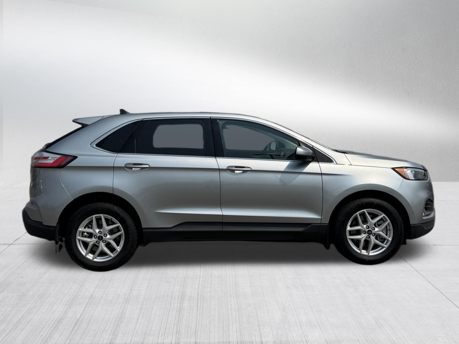 Certified 2024 Ford Edge SEL w/ Convenience Package AWD/4WD image 8