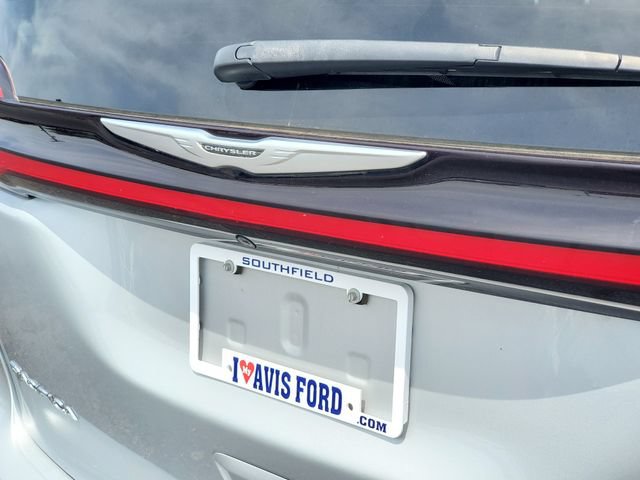 Used 2023 Chrysler Pacifica Touring-L FWD image 32