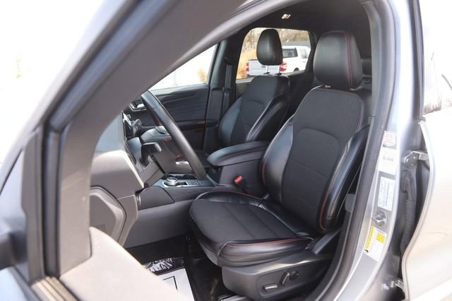 Certified 2024 Ford Escape ST-Line w/ Cold Weather Package FWD image 9