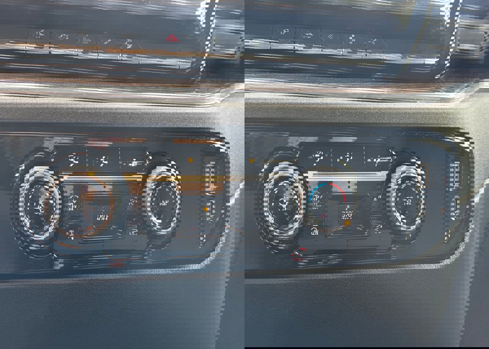 Used 2024 Chevrolet Silverado 2500 LT w/ Z71 Off-Road Package image 45