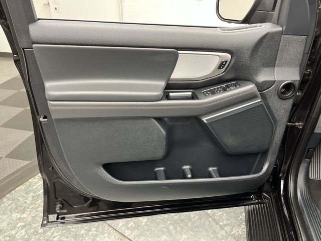 Certified 2025 Ford Expedition Active AWD/4WD image 11