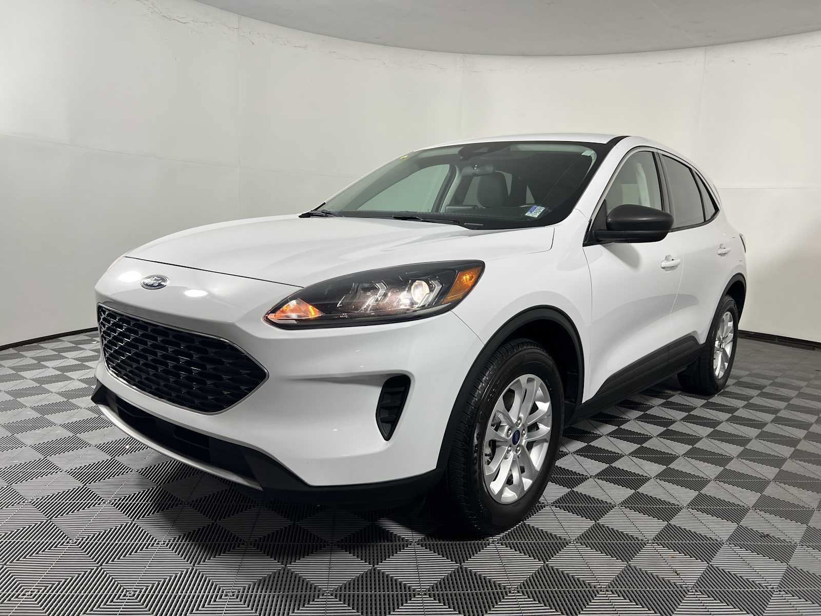 Certified 2022 Ford Escape SE w/ Cold Weather Package AWD/4WD image 5