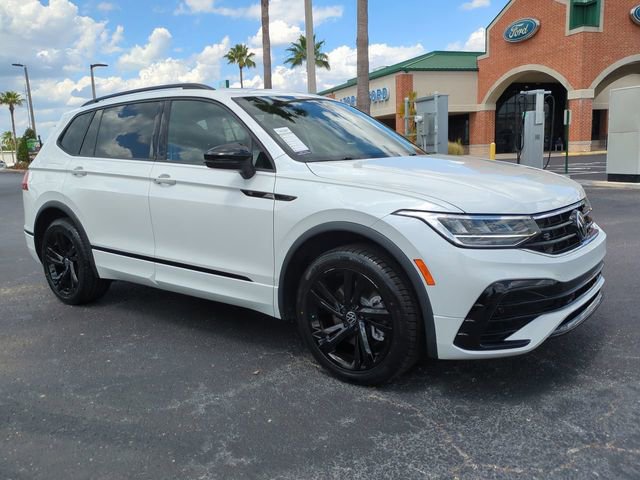 Used 2023 Volkswagen Tiguan SE R-Line FWD image 2