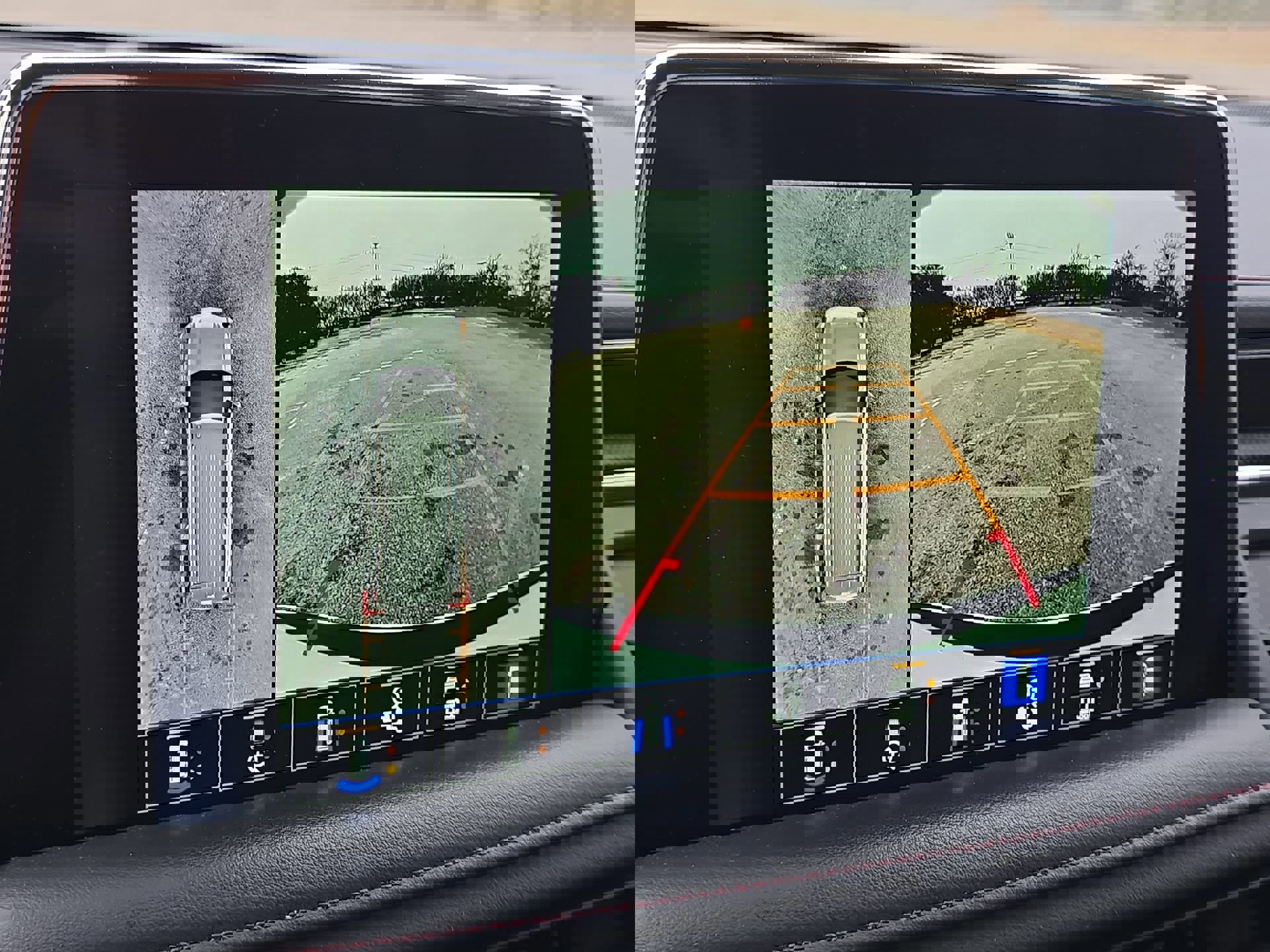 Used 2022 Chevrolet Tahoe RST w/ Luxury Package image 17