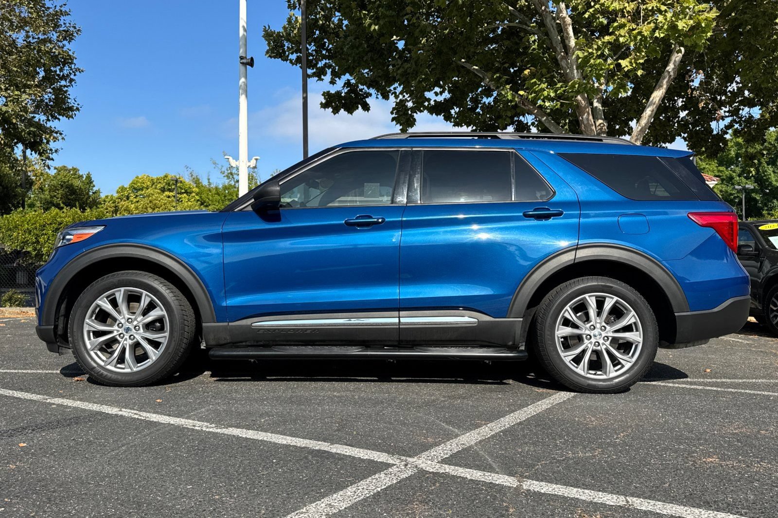 Certified 2021 Ford Explorer XLT RWD image 8