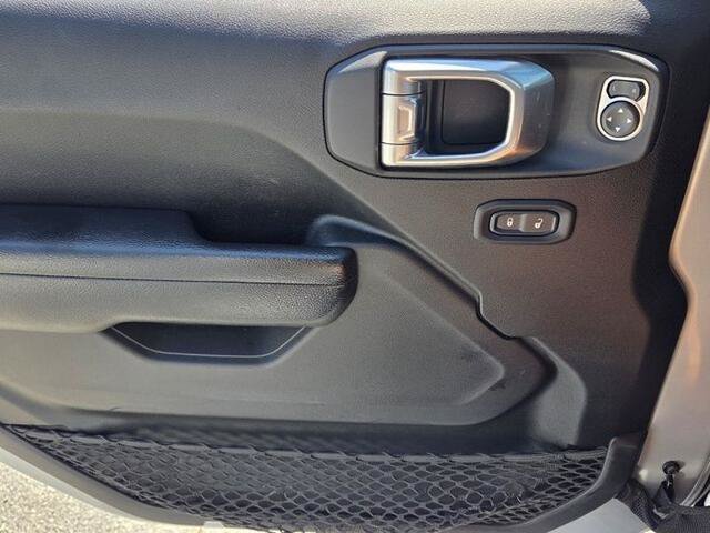 Used 2024 Jeep Wrangler Unlimited AWD/4WD image 30