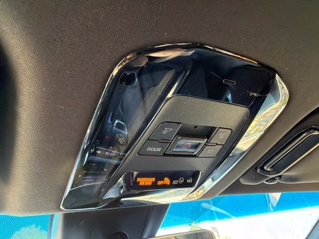 Used 2022 Toyota Venza XLE AWD/4WD image 24