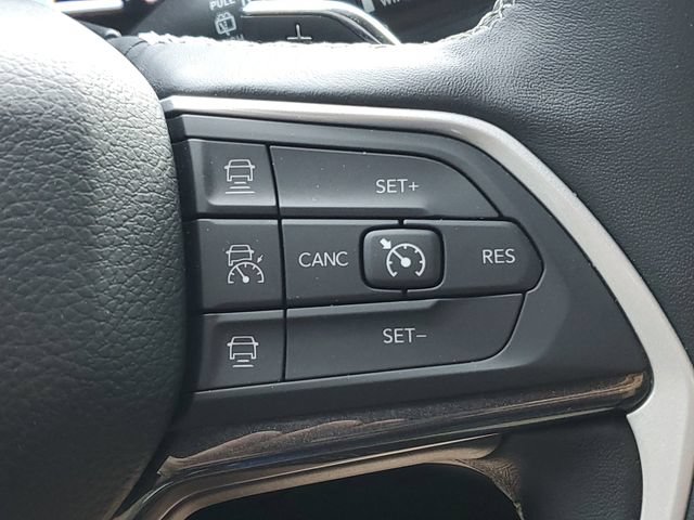 Used 2022 Jeep Grand Cherokee Laredo w/ Luxury Tech Group I AWD/4WD image 12