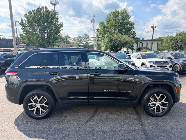 Used 2023 Jeep Grand Cherokee Limited AWD/4WD image 9