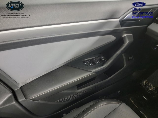 Used 2025 Volkswagen Jetta SE FWD image 33