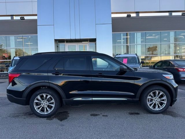 Certified 2023 Ford Explorer XLT w/ Equipment Group 202A AWD/4WD image 38