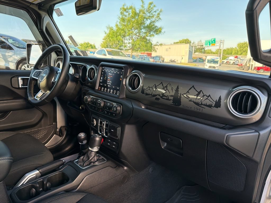 Used 2018 Jeep Wrangler Unlimited Sahara AWD/4WD image 27