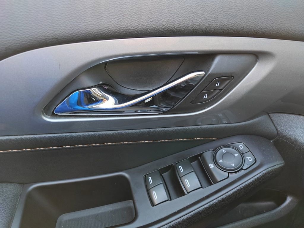 Used 2020 Chevrolet Traverse LS image 12