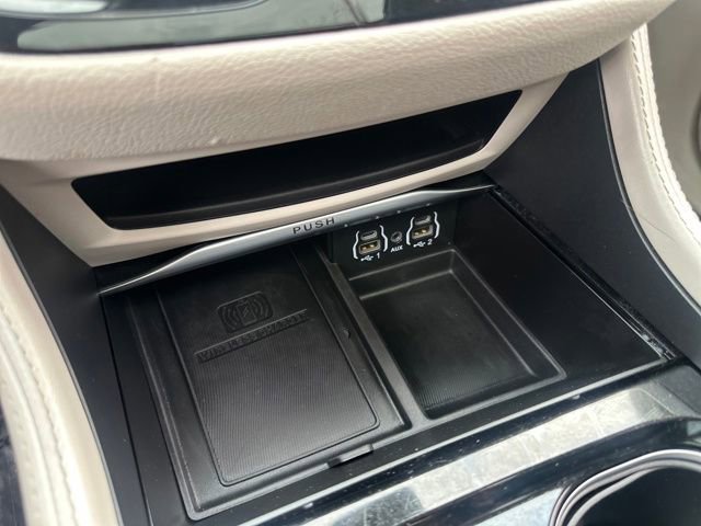 Used 2023 Chrysler Pacifica Limited FWD image 42