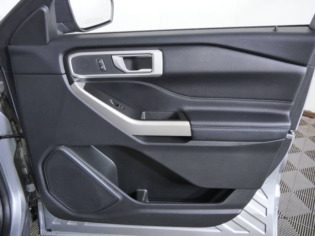 Certified 2022 Ford Explorer XLT w/ Equipment Group 202A AWD/4WD image 11