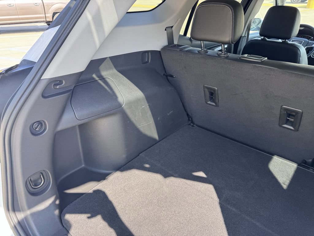 Used 2023 GMC Terrain SLT image 34