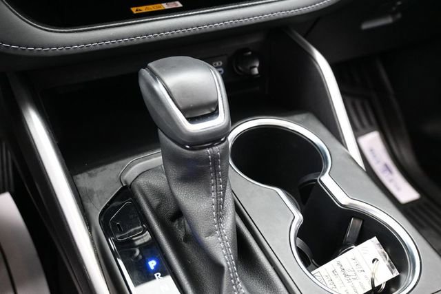 Used 2024 Toyota Highlander XLE FWD image 22