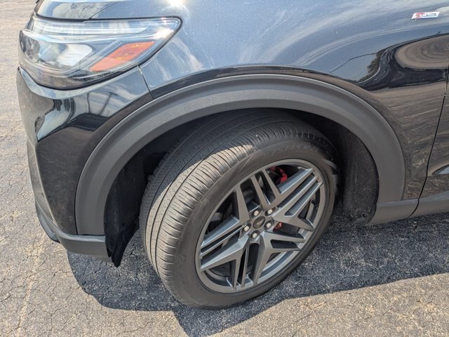 Certified 2025 Ford Explorer ST-Line w/ Premium Package AWD/4WD image 6